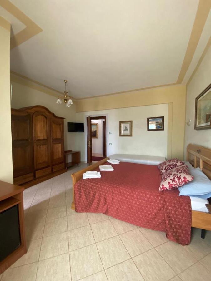 Hotel "San Saena " Radhimë Exteriör bild