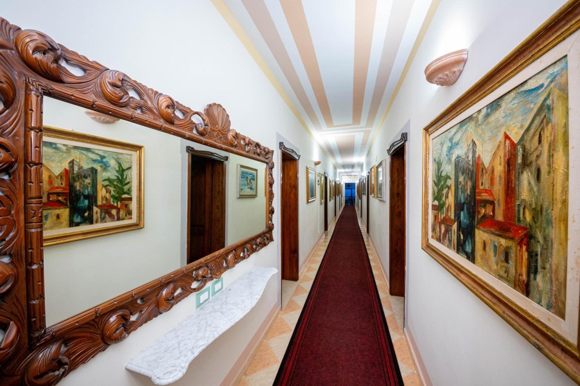 Hotel "San Saena " Radhimë Exteriör bild