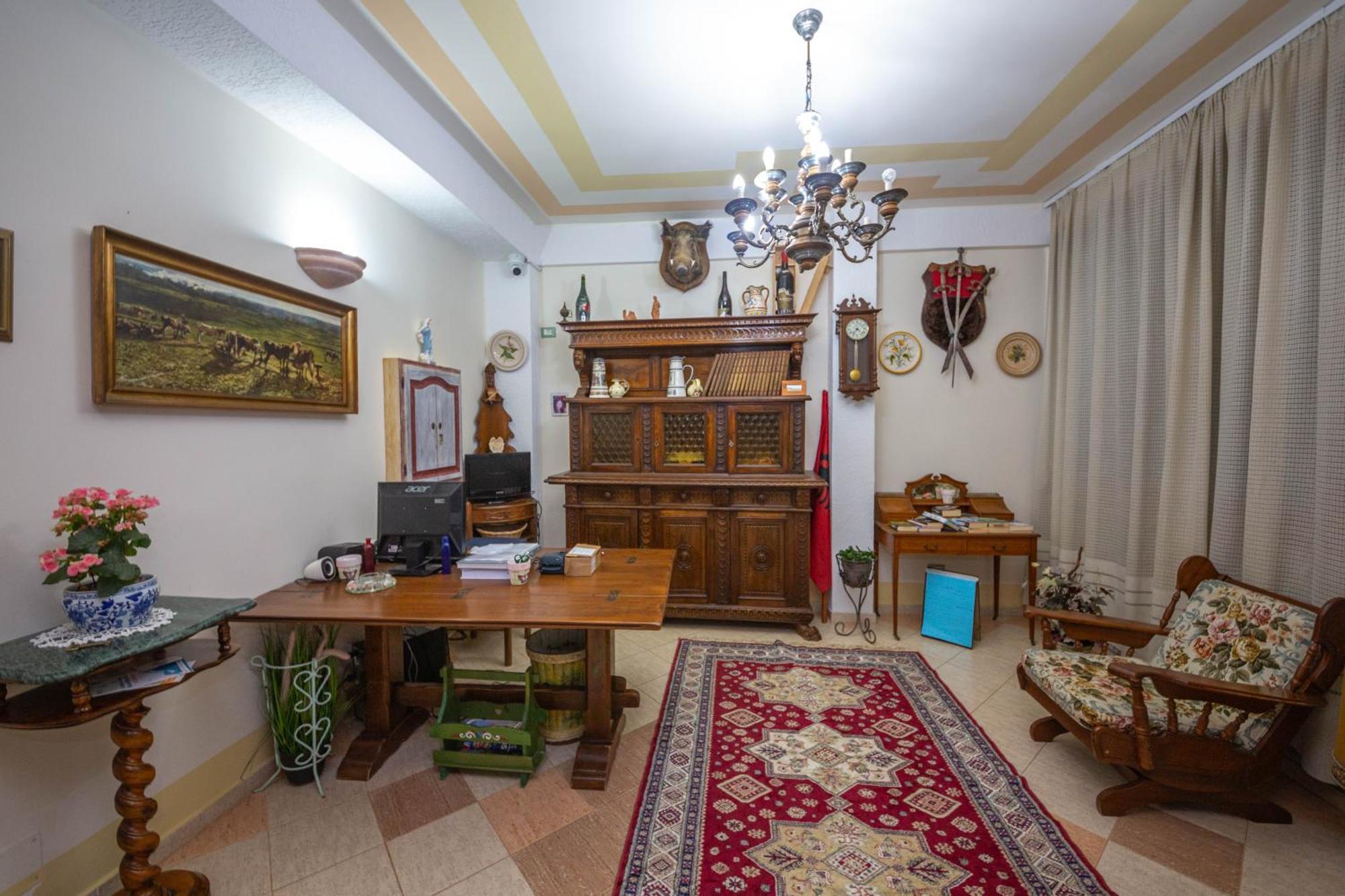 Hotel "San Saena " Radhimë Exteriör bild