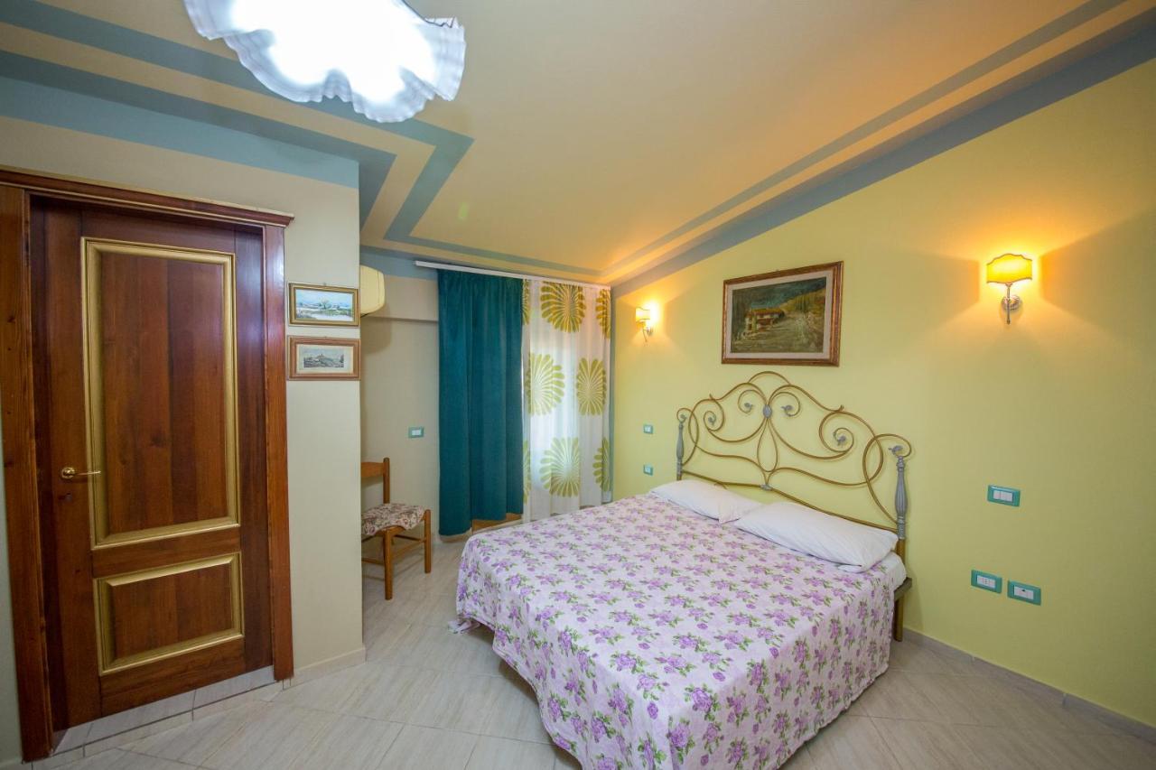 Hotel "San Saena " Radhimë Exteriör bild