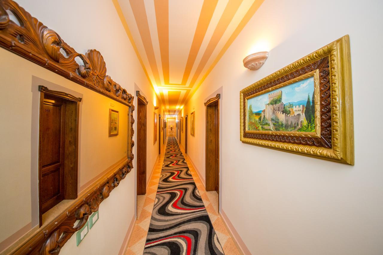Hotel "San Saena " Radhimë Exteriör bild